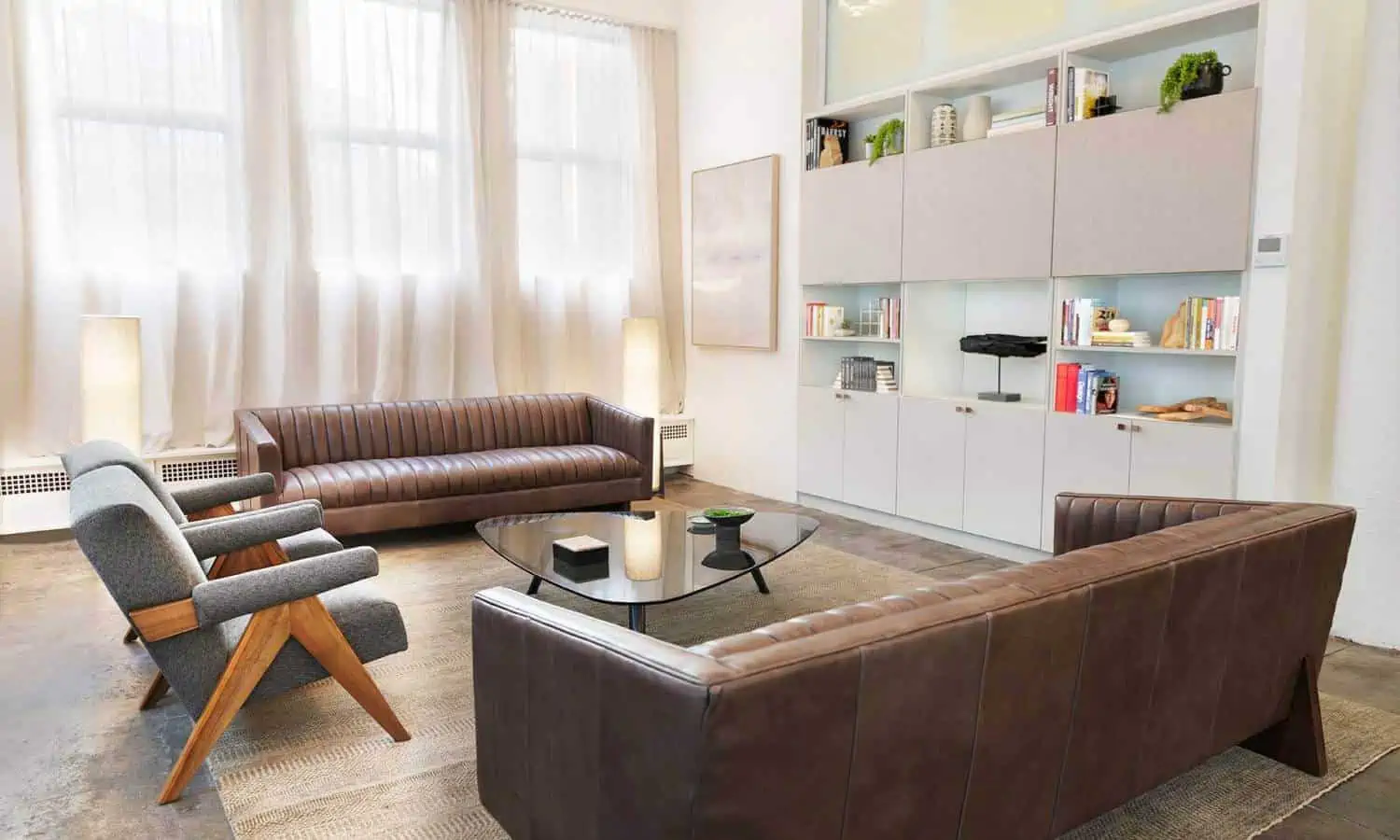 A modern and light-filled lounge seating area at Mountainside Treatment Center's NYC location.