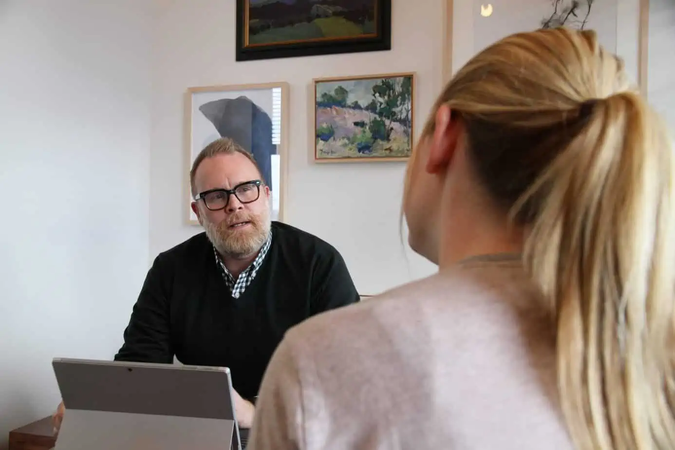 Mountainside Recovery Coach counseling a client